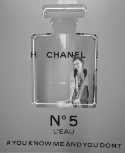 Chanel No 5: The way to *SMELL* rich